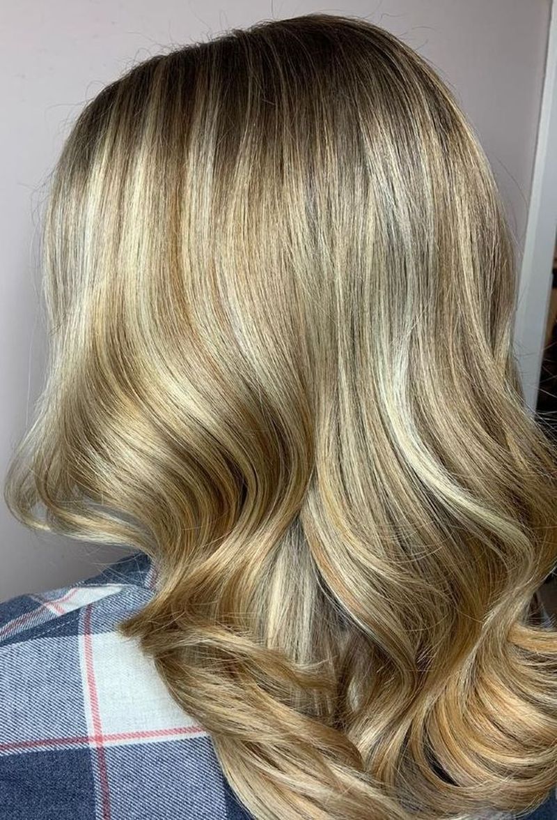 Darker shades give blonde-brondes a multidimensional glow